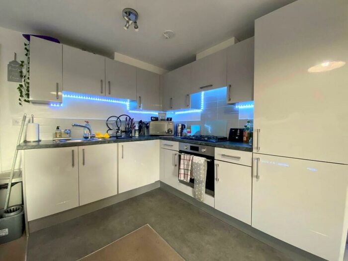 2 Bedroom Apartment To Rent In Cromwell Gardens, Bournemouth, BH5