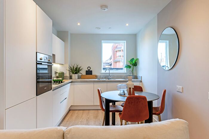 2 Bedroom Flat For Sale In Bell Road, Hounslow, TW3