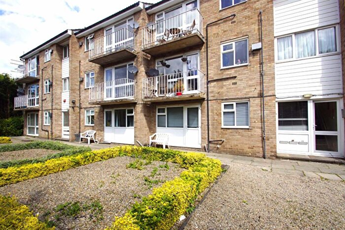 2 Bedroom Flat To Rent In Slaid Hill Court, Alwoodley, Leeds, LS17