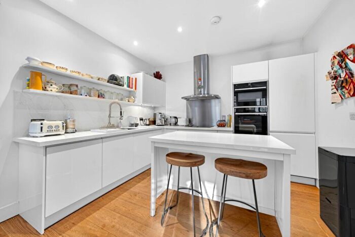 2 Bedroom Flat For Sale In Ebenezer Street, Britannia Building, N1