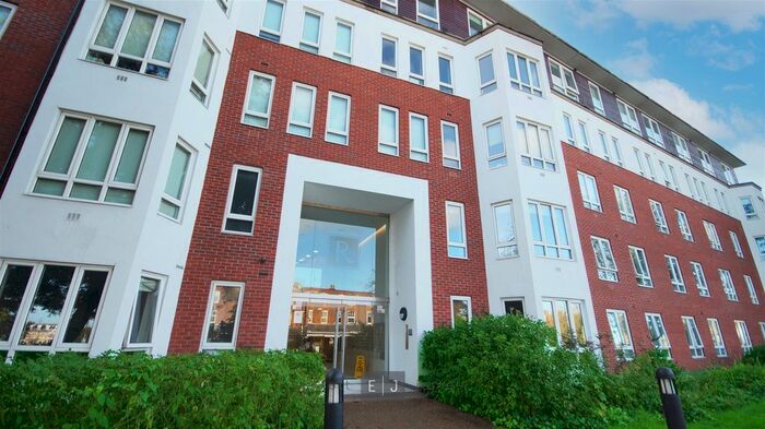 1 Bedroom Flat To Rent In High Road, London, E18