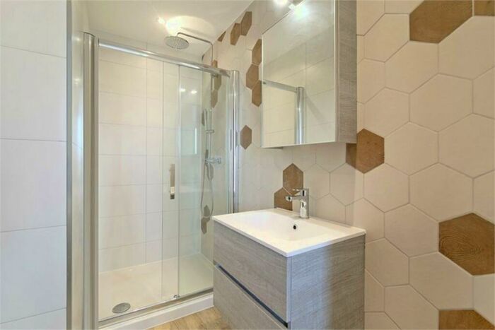 2 Bedroom Apartment To Rent In Balham High Road, Balham, SW12