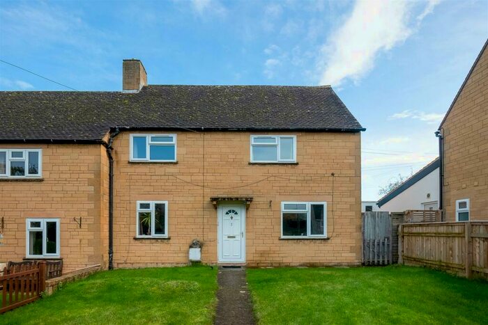 3 Bedroom Semi-Detached House For Sale In Dovers View, Weston-Subedge, GL55