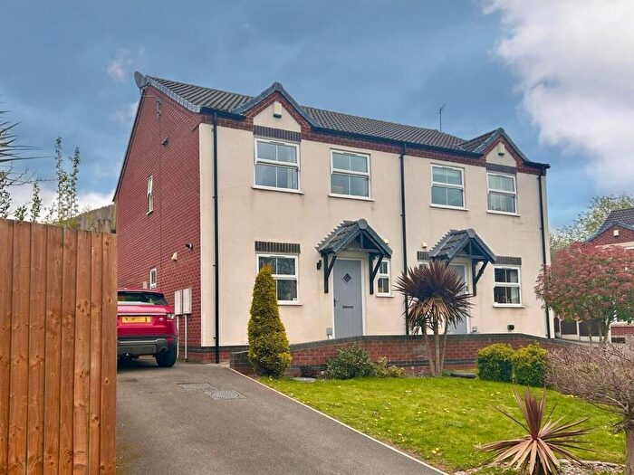 3 Bedroom Town House For Sale In Newlands Park, Riddings, Alfreton, DE55