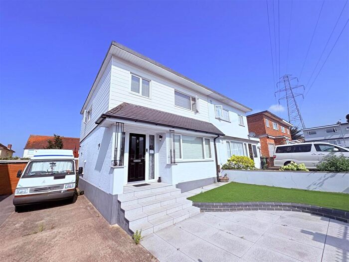 3 Bedroom Semi-Detached House For Sale In Greenwood Avenue, Cosham, PO6
