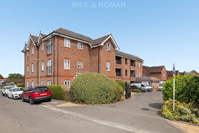 1 Bedroom Flat For Sale In Trafalgar Court, Surrey, KT11