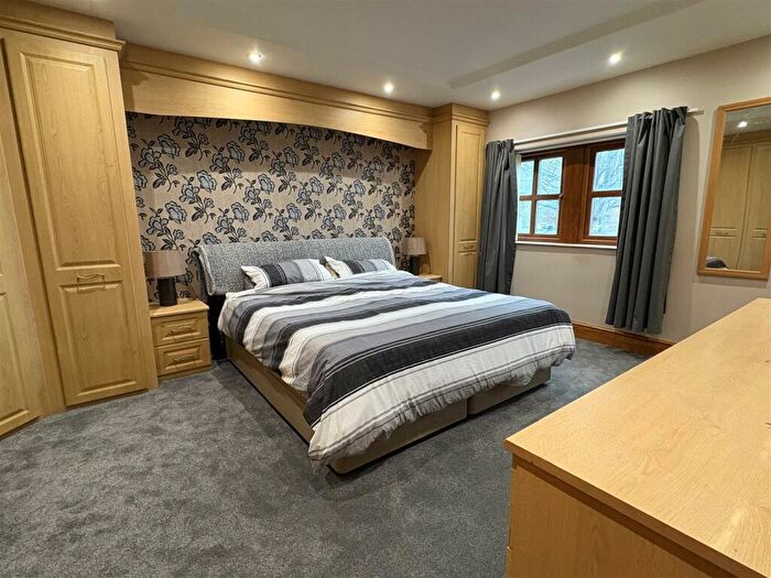 4 Bedroom Detached House For Sale In Reva Syke Road, Clayton, Bradford, BD14