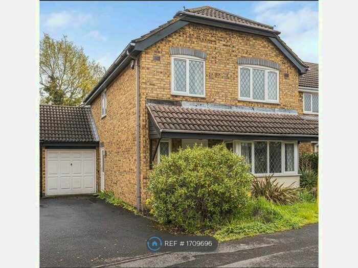 4 Bedroom Detached House To Rent In Turnstone Close, Winnersh, Wokingham, RG41