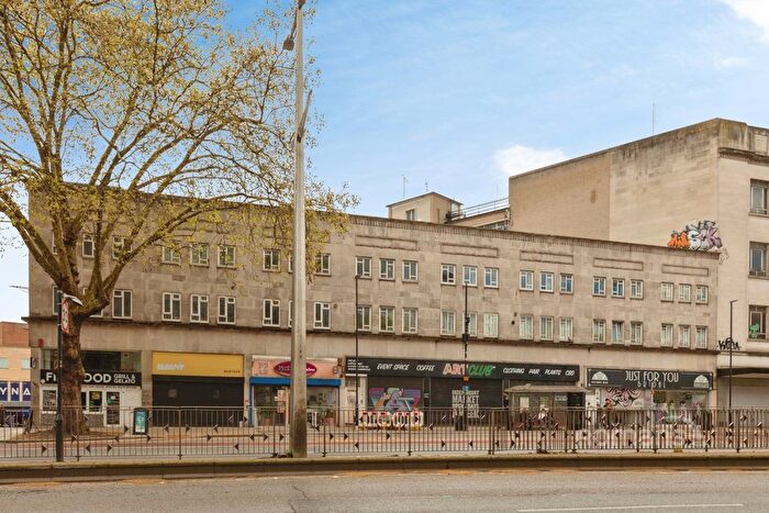 2 Bedroom Flat To Rent In Bond Street, Bristol, Somerset, BS1