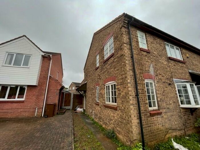 1 Bedroom House To Rent In Stag Road, Chatham, ME5