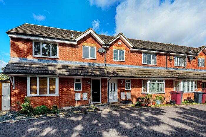 3 Bedroom Semi-Detached House To Rent In St Agnes Mews, Reading, RG2