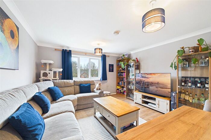 2 Bedroom Flat For Sale In Hebbecastle Down, Warfield, Berkshire, RG42