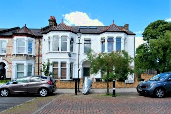 1 Bedroom Flat To Rent In Holmewood Road, Brixton, SW2