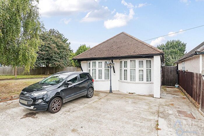 4 Bedroom Detached Bungalow For Sale In Howbury Lane, Slade Green, DA8