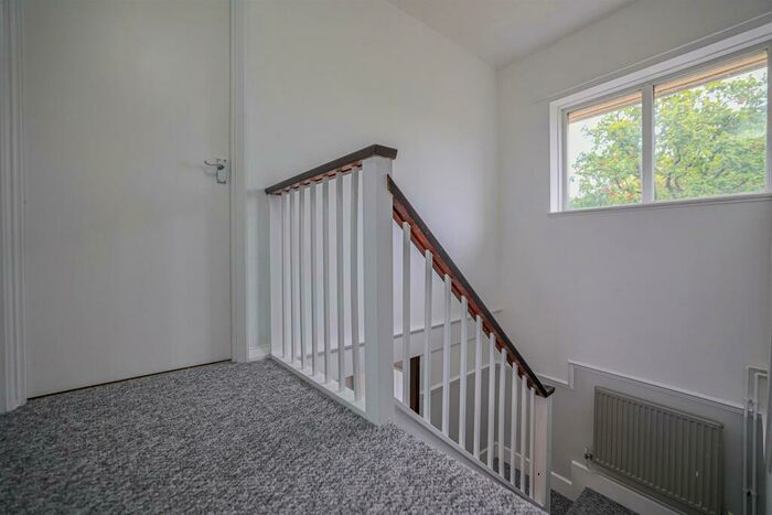 3 Bedroom Flat To Rent In Long Chaulden, Hemel Hempstead, HP1