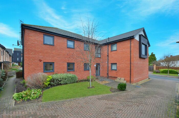 2 Bedroom Flat To Rent In Neath Farm Court, Cambridge, CB1
