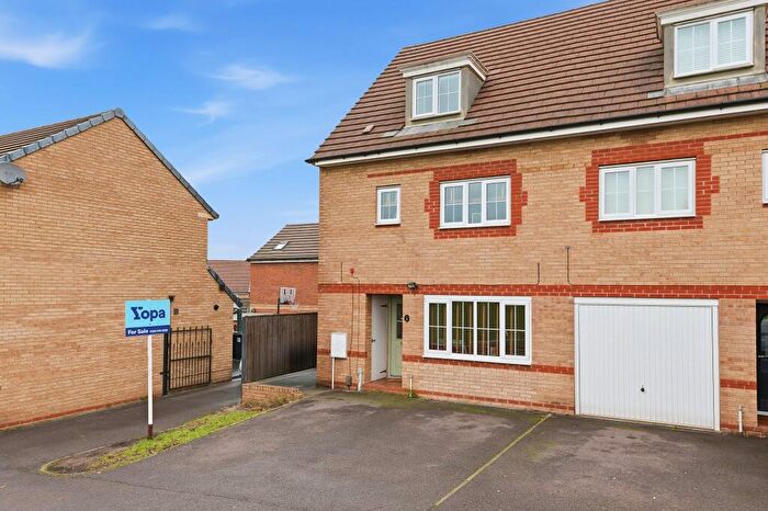 3 Bedroom Semi-Detached House For Sale In Field View Court, Rotherham, S60
