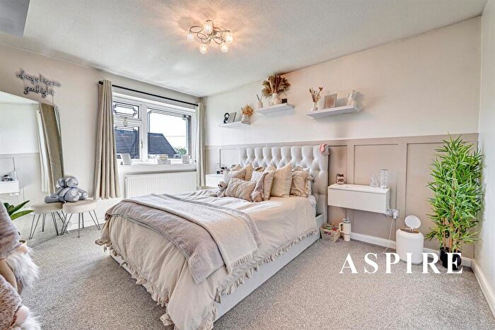 3 Bedroom Terraced House For Sale In Garage & Parking In Block - Seamore Walk, Benfleet, SS7