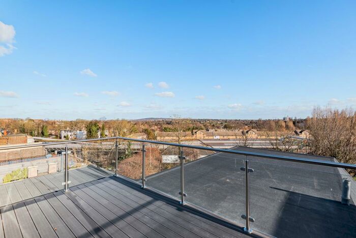 2 Bedroom Flat To Rent In Baring Road London, SE12