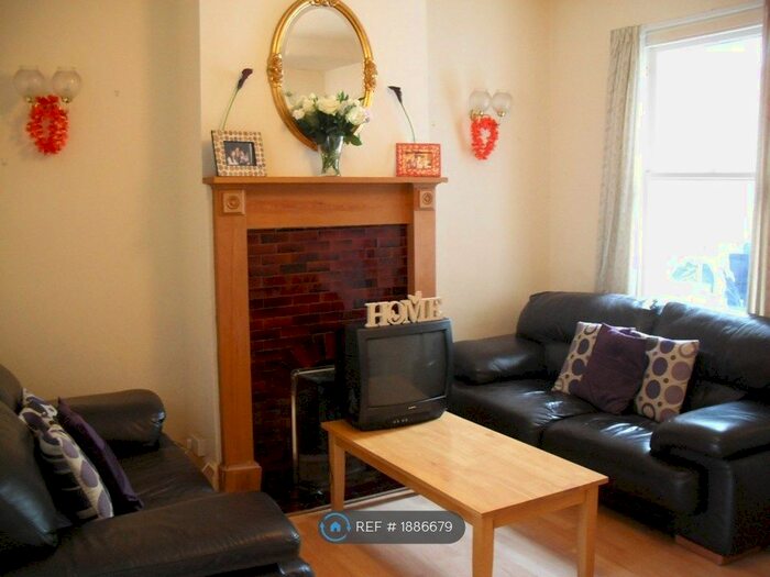 4 Bedroom Terraced House To Rent In Lyndhurst Road, Bath, BA2