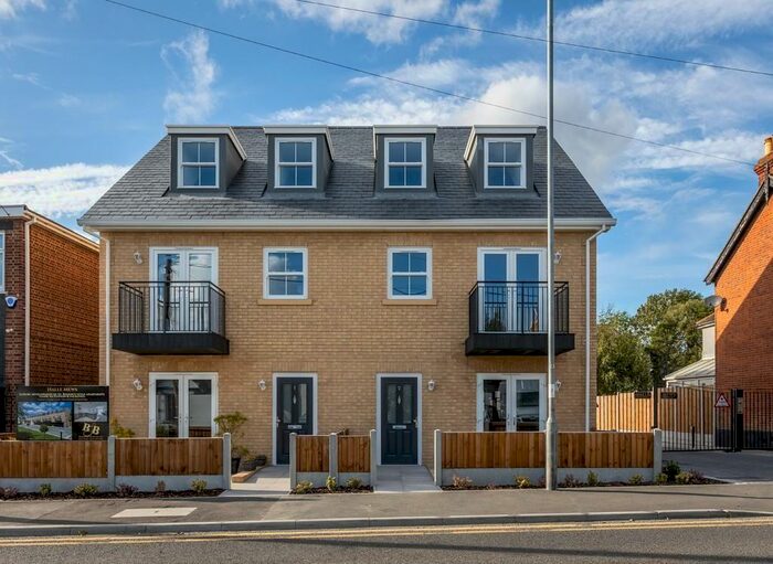 2 Bedroom Flat To Rent In Halle Mews, Kents Hill Road, Benfleet, SS7