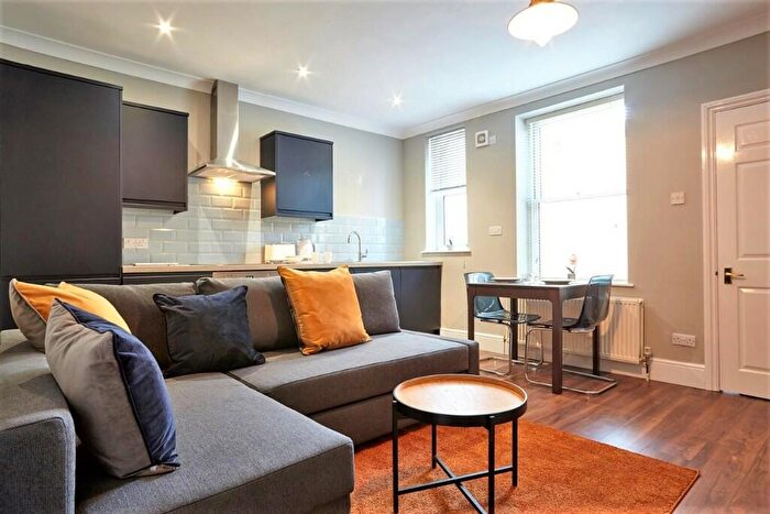 1 Bedroom Flat To Rent In Sunningdale, Bristol, BS8