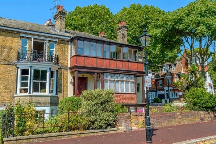 1 Bedroom Apartment To Rent In Prittlewell Square, Southend On Sea, Essex, SS1