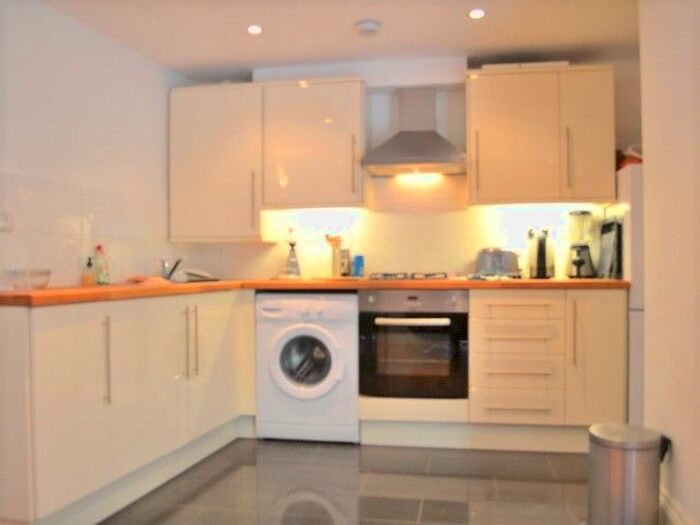 2 Bedroom Flat To Rent In Victory Road Mews, London, SW19