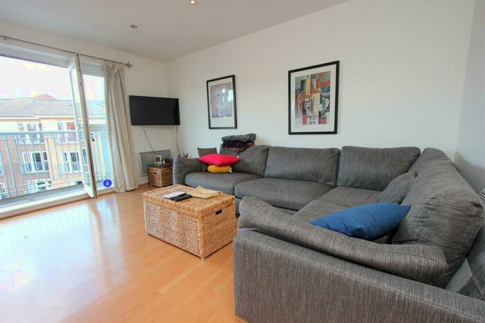 2 Bedroom Apartment To Rent In Morton Close, Shadwell, E1