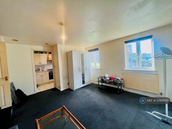 2 Bedroom Flat To Rent In Nyall Court, Gidea Park, Romford, RM2