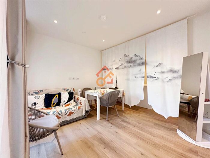 Studio To Rent In Braeburn Mansions, Mary Neuner Road, London, N8