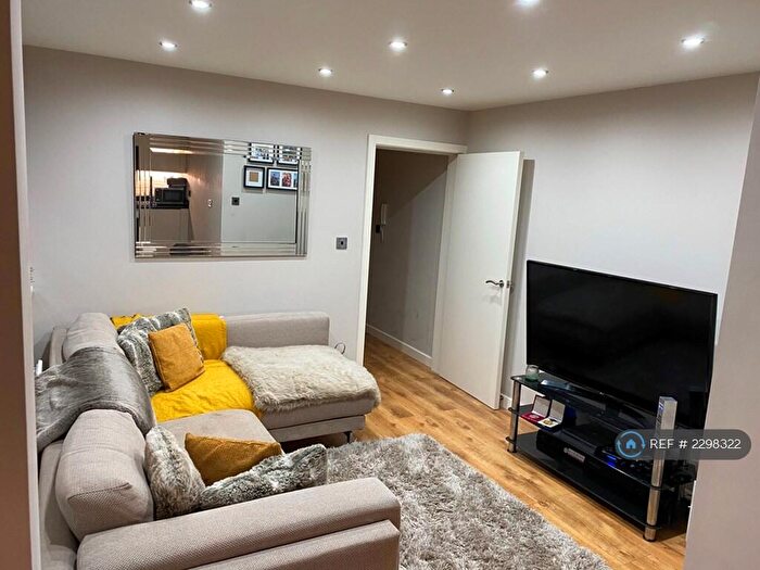 1 Bedroom Flat To Rent In Commercial Road, Leeds, LS5