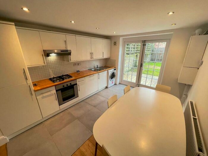 2 Bedroom Flat To Rent In Parkhurst Road, London, N7