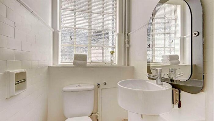 2 Bedroom Apartment To Rent In Park Road, St Johns Wood, NW8