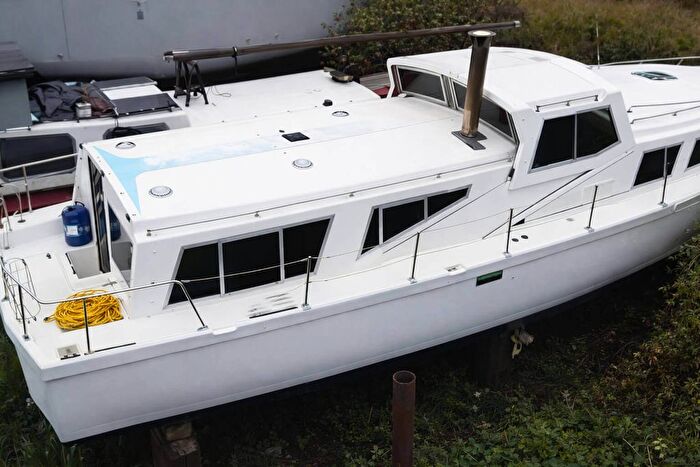 3 Bedroom Houseboat For Sale In Faversham, ME13