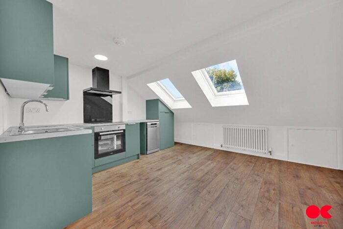 3 Bedroom Flat To Rent In Windsor Road, Leyton, E10