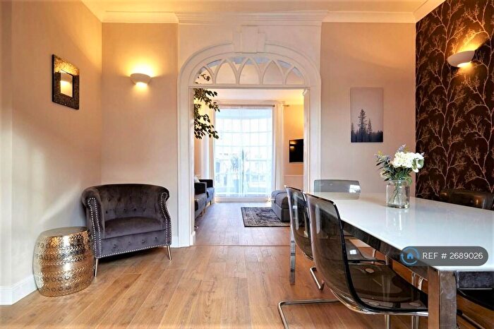 2 Bedroom Maisonette To Rent In Hotwell Road, Bristol, BS8