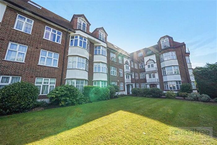 3 Bedroom Flat To Rent In Collingwood Court, Queens Road, Hendon, NW4