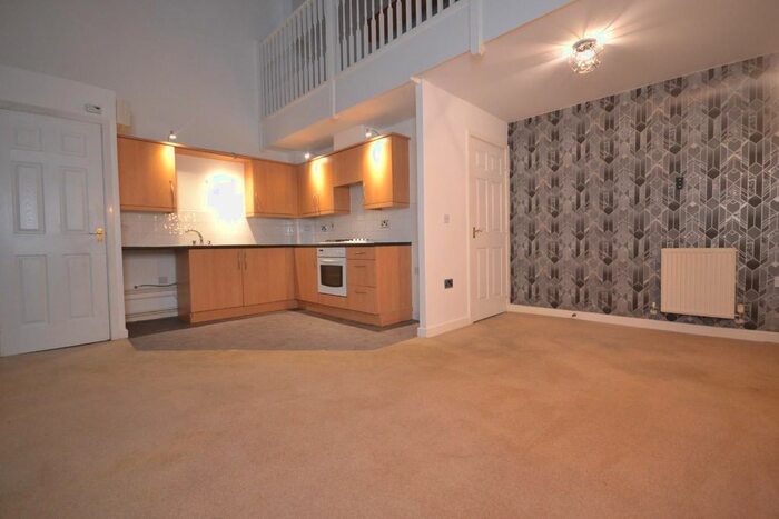 2 Bedroom Flat To Rent In Windmill Road, Slough, SL1