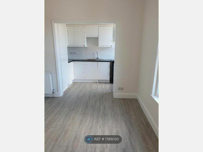 3 Bedroom Flat To Rent In Battle Road, St Leonards-On-Sea, TN37