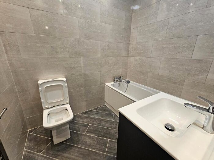 2 Bedroom House To Rent In A Victoria Road, Leeds, LS6