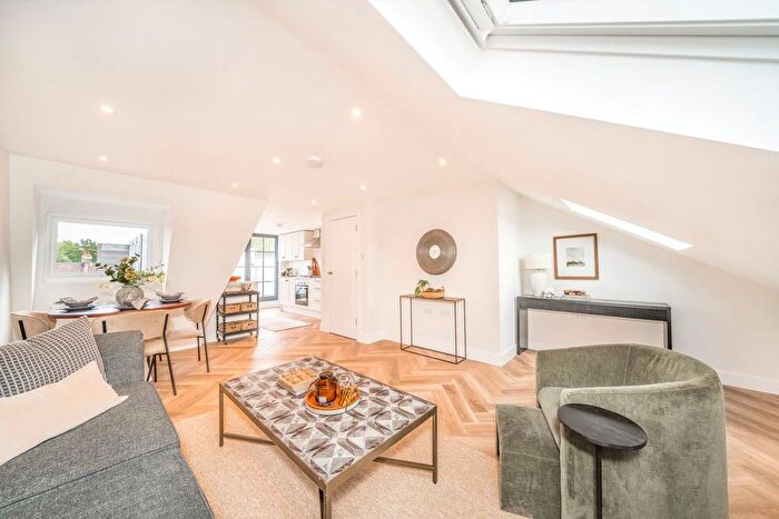 3 Bedroom Maisonette For Sale In Khartoum Road, Tooting, SW17