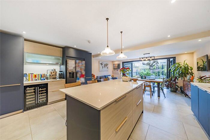 4 Bedroom Terraced House For Sale In Osier Crescent, London, N10