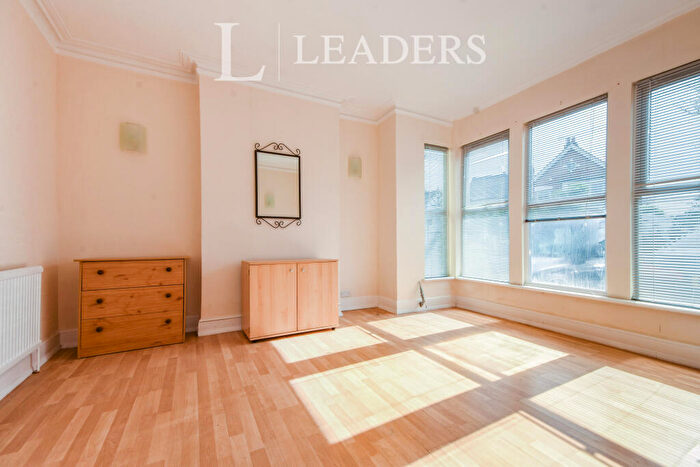 4 Bedroom Semi-Detached House To Rent In Harcourt Avenue, SS2