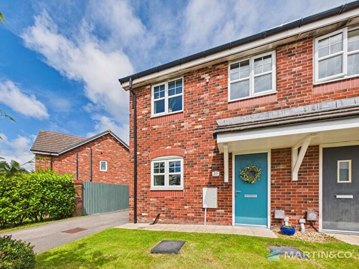 3 Bedroom Semi-Detached House For Sale In Sanderling Way, Wesham, PR4