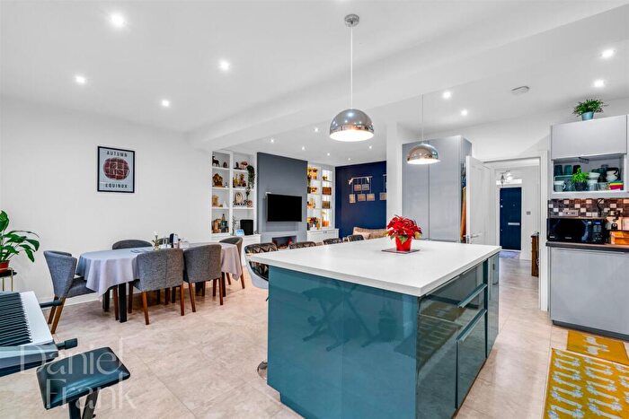 4 Bedroom Semi-Detached House For Sale In Grosvenor Gardens, Woodford Green, IG8