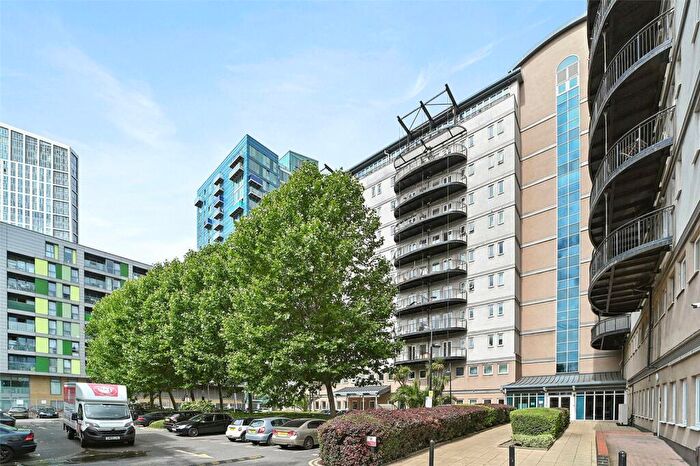 3 Bedroom Apartment To Rent In High Street, Stratford, London, E15