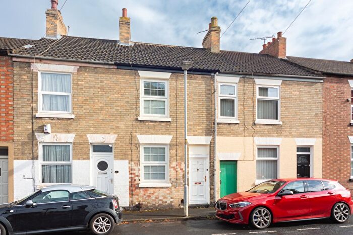 2 Bedroom Terraced House To Rent In Albert Place, Loughborough, LE11