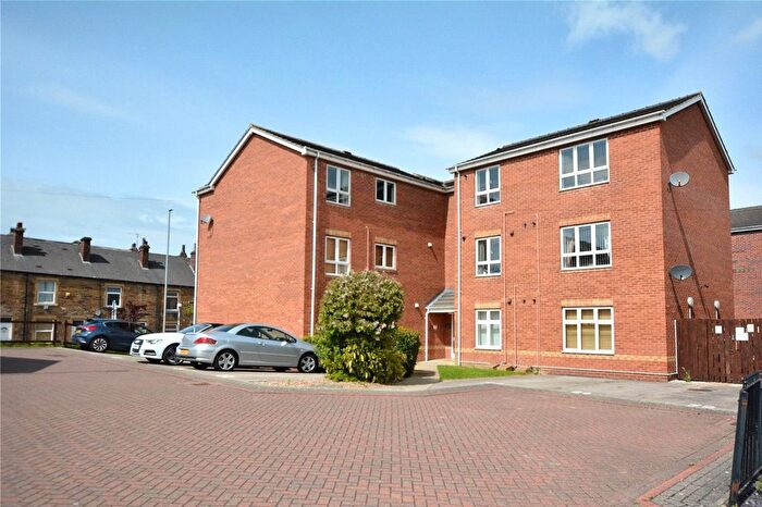 2 Bedroom Flat For Sale In Farrier Way, Robin Hood, Wakefield, West Yorkshire, WF3
