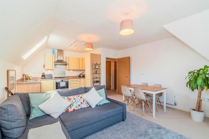 2 Bedroom Flat To Rent In Archers Road, Shirley, Southampton, SO15